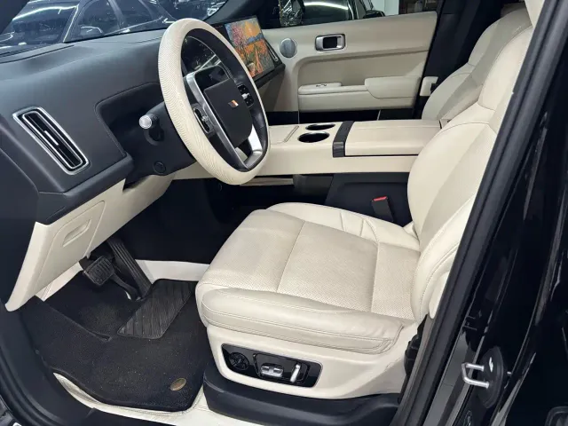 Li Auto L8 — Фото автомобиля 5