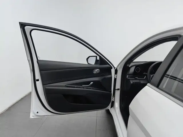 Hyundai Elantra — Фото автомобиля 8