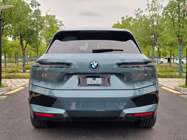 BMW iX — Фото автомобиля 5