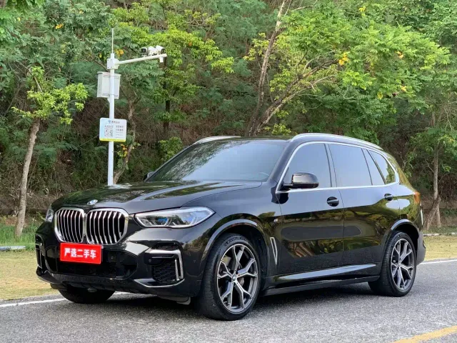 Фотография автомобиля — BMW X5