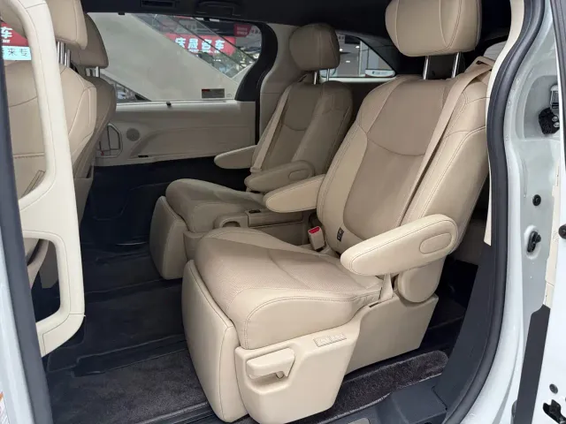 Toyota Sienna — Фото автомобиля 22