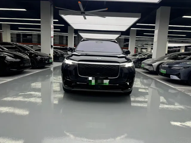 Li Auto ONE — Фото автомобиля 2