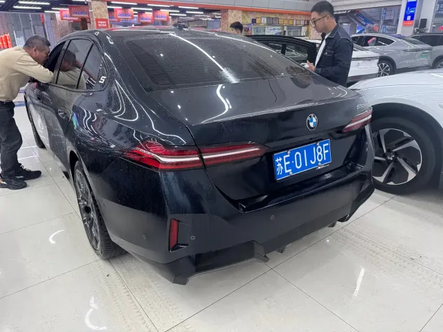 BMW 5 Series — Фото автомобиля 8
