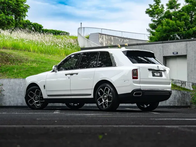 Rolls-Royce Cullinan — Фото автомобиля 20