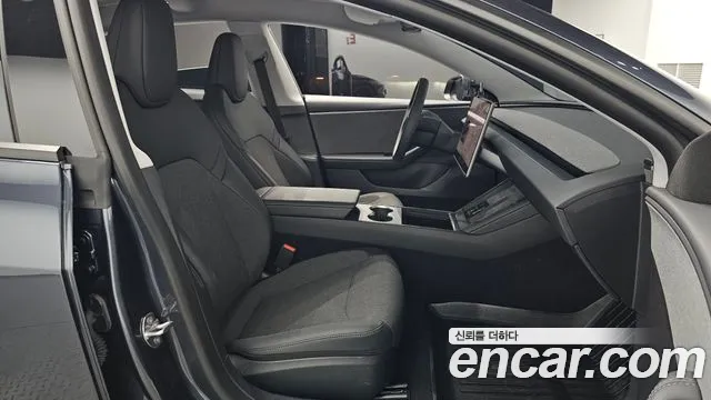 Tesla Model 3 — Фото автомобиля 18