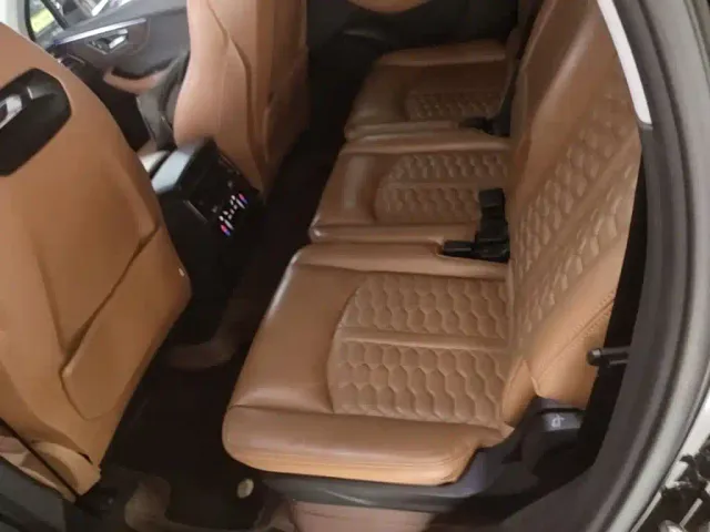 Audi Q7 — Фото автомобиля 16