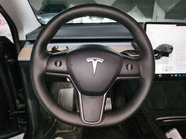 Tesla Model Y — Фото автомобиля 6