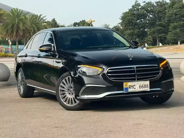 Mercedes-Benz E-Class — Фото автомобиля 3