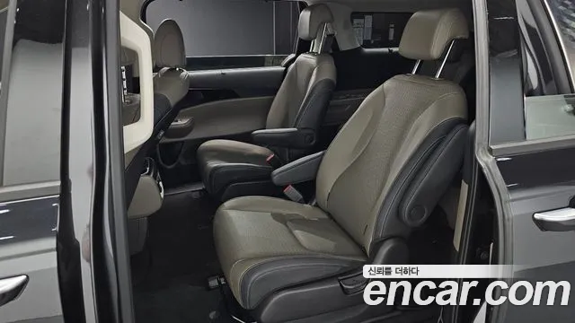Kia Carnival Generation 4 — Фото автомобиля 12