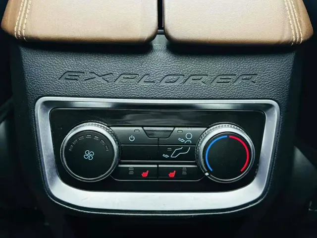 Ford Explorer — Фото автомобиля 14