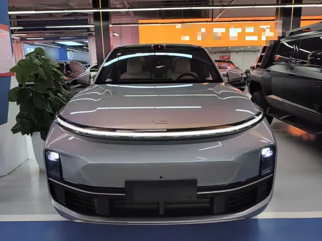 Li Auto L9 — Фото автомобиля 2