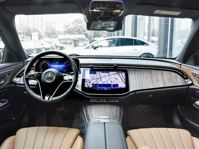 Mercedes-Benz E-Class — Фото автомобиля 8