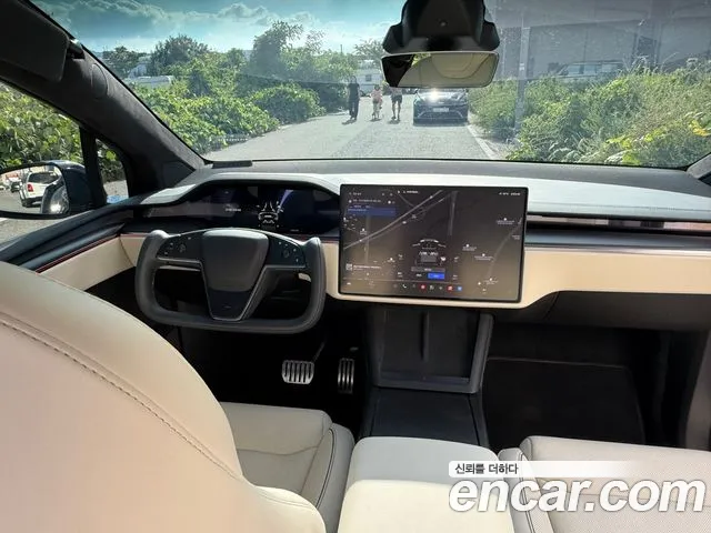 Tesla Model X — Фото автомобиля 8