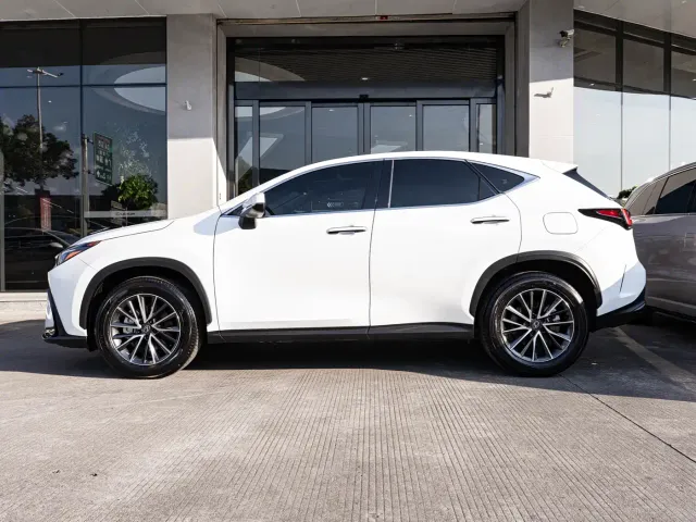 Lexus NX — Фото автомобиля 4
