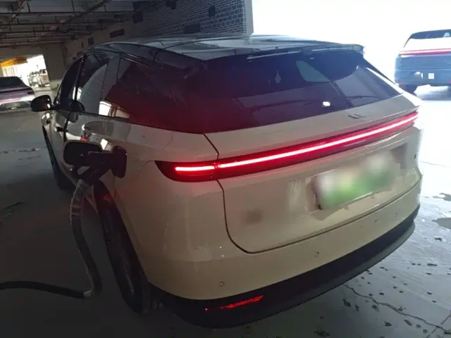 Li Auto i6 — Фото автомобиля 4