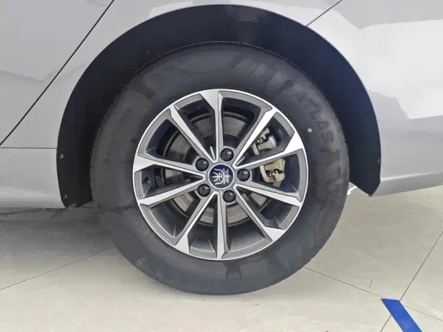 BYD Qin PLUS — Фото автомобиля 6
