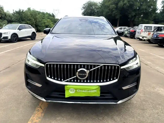 Volvo XC60 — Фото автомобиля 2