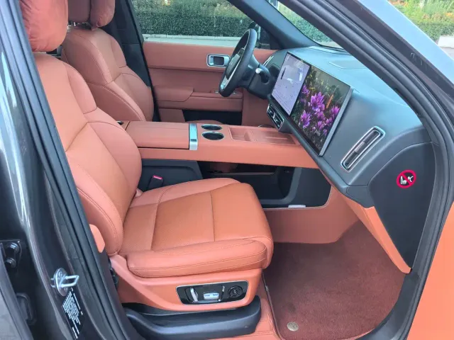 Li Auto L8 — Фото автомобиля 19