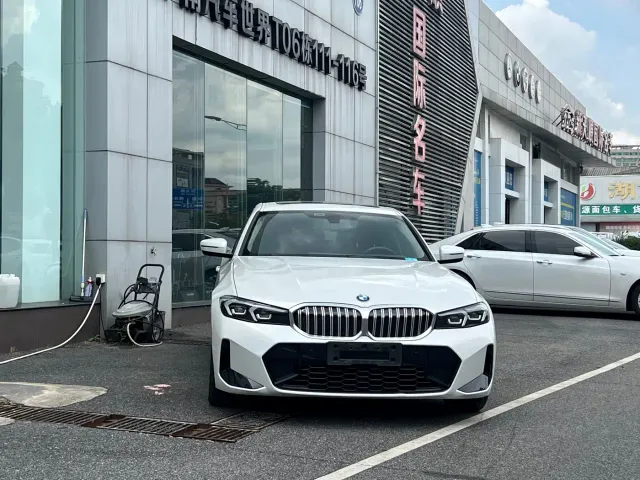 BMW 3 Series — Фото автомобиля 2