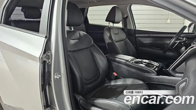 Hyundai Tucson Tucson (NX4) Дизель 2.0 2WD — Фото автомобиля 3
