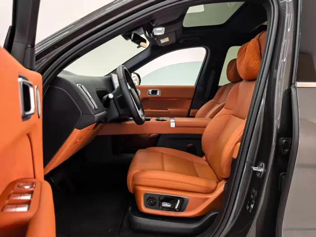Li Auto L8 — Фото автомобиля 11