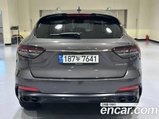 Maserati Levante — Фото автомобиля 4