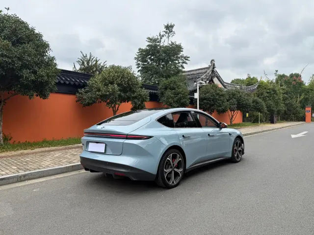 Nio ET5 — Фото автомобиля 5