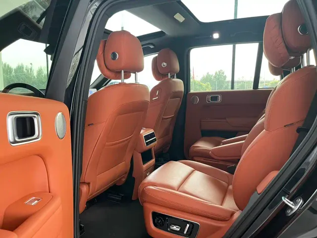 Li Auto L8 — Фото автомобиля 7