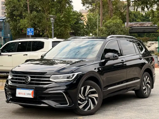 Фотография автомобиля — Volkswagen Tiguan L
