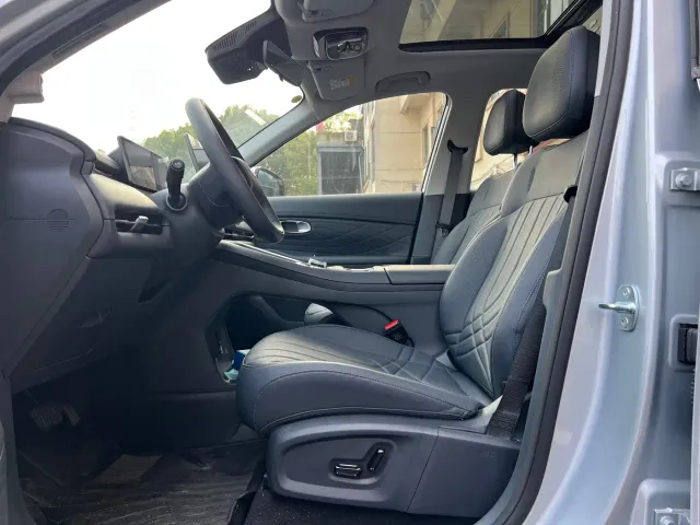 Geely Galaxy Starship 7 EM-i — Фото автомобиля 4
