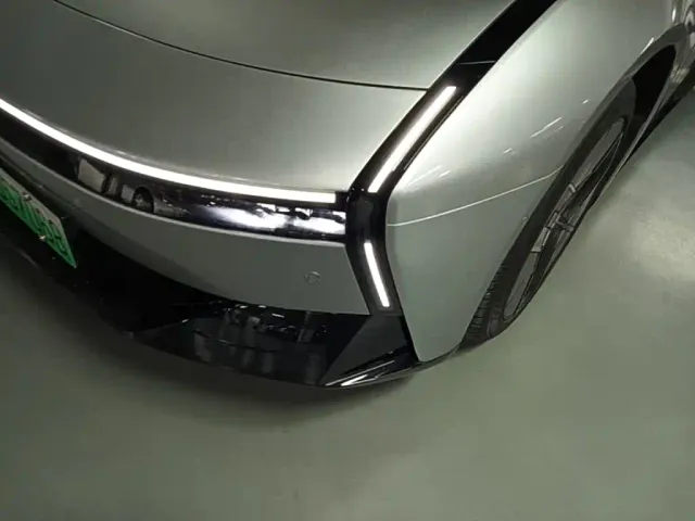 Xpeng P7 — Фото автомобиля 23