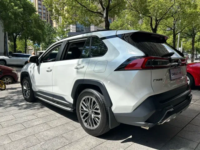 Toyota Wildlander — Фото автомобиля 12