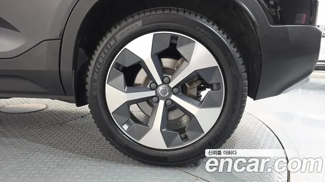 Вольво XC40 B4 Ultimate Bright — Фото автомобиля 18