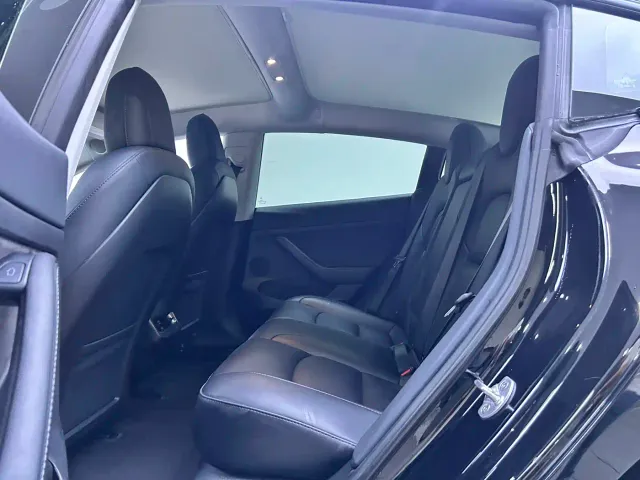 Tesla Model 3 — Фото автомобиля 6
