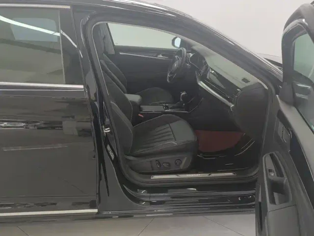 Volkswagen Passat — Фото автомобиля 8
