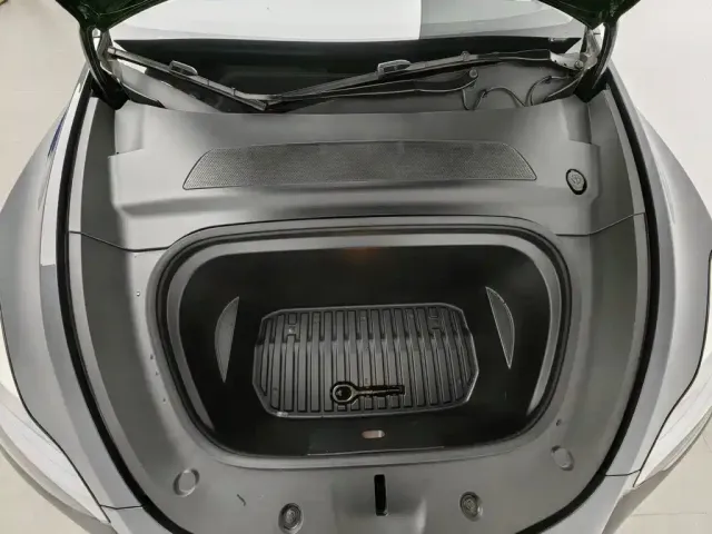 Tesla Model Y — Фото автомобиля 6