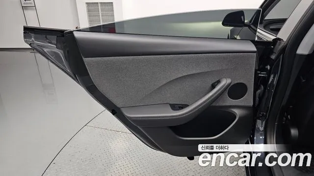 Tesla Model 3 — Фото автомобиля 14