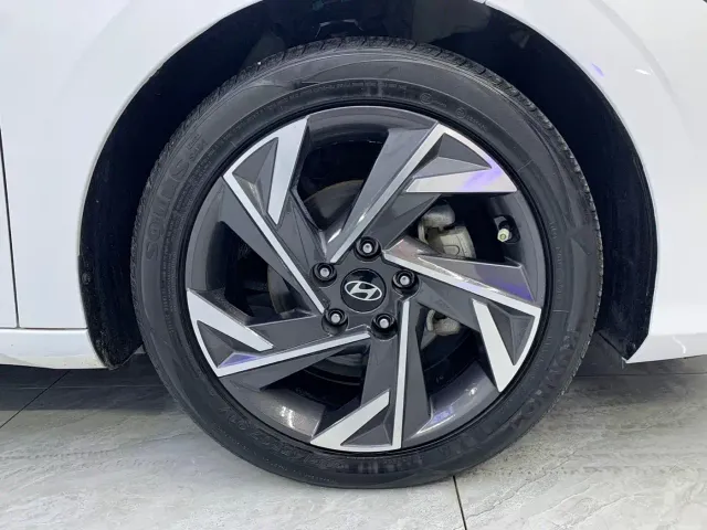 Hyundai Elantra — Фото автомобиля 18