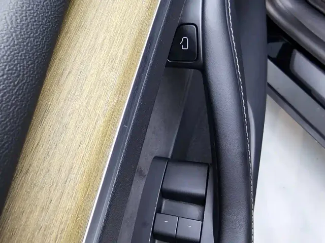 Tesla Model Y — Фото автомобиля 19