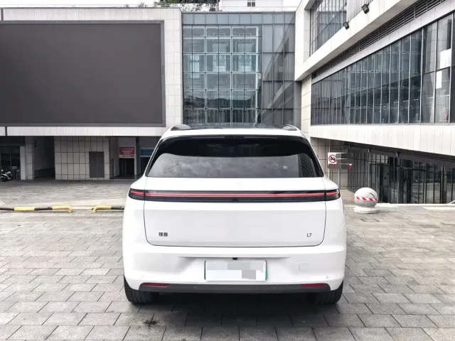 Li Auto L7 — Фото автомобиля 8