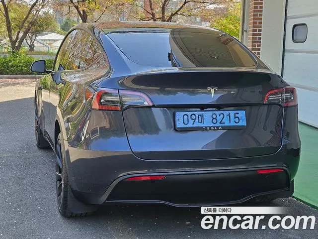 Tesla Model Y — Фото автомобиля 4