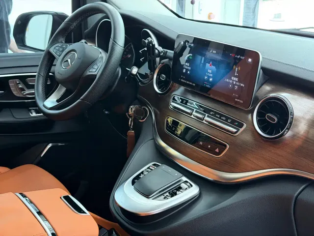 Mercedes-Benz V-Class — Фото автомобиля 16