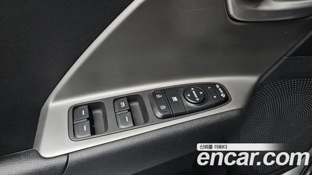 Kia Niro — Фото автомобиля 28