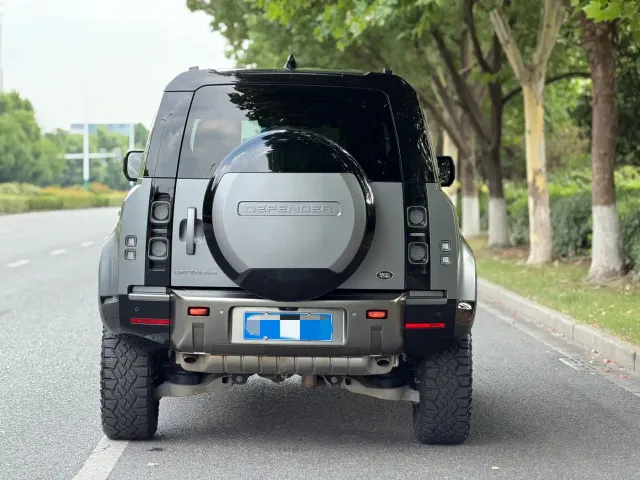 Land Rover Defender — Фото автомобиля 4