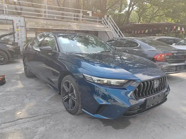 Honda Inspire Hybrid — Фото автомобиля 3