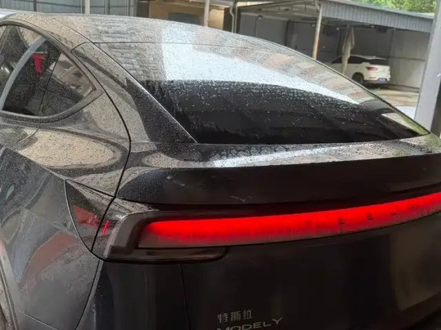 Tesla Model Y — Фото автомобиля 8