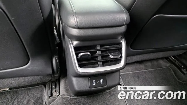 Hyundai Grandeur Grandeur (GN7) 2.5 Бензин 2WD — Фото автомобиля 18