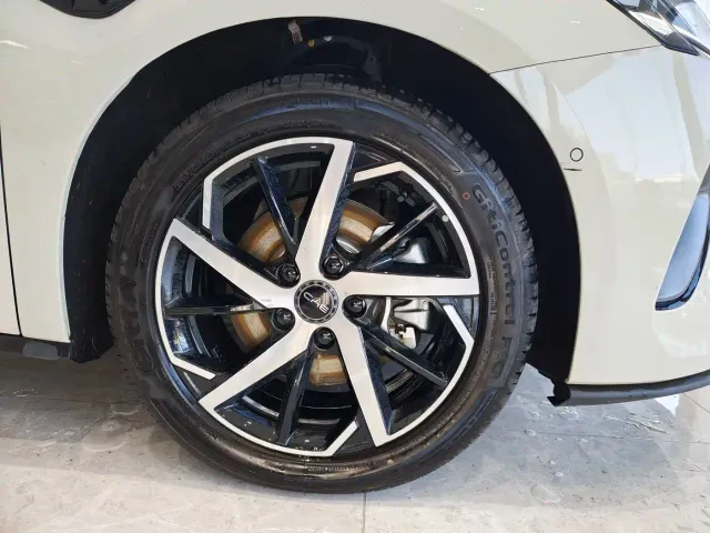 BYD Seal 07 DM-i — Фото автомобиля 16