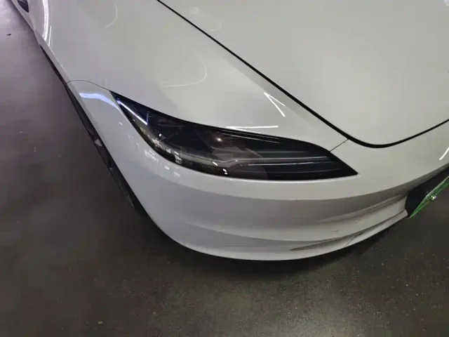 Tesla Model 3 — Фото автомобиля 9