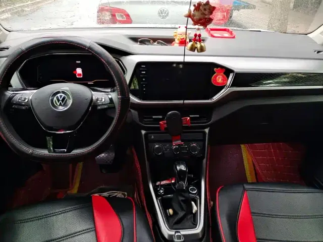 Volkswagen T-Cross — Фото автомобиля 12